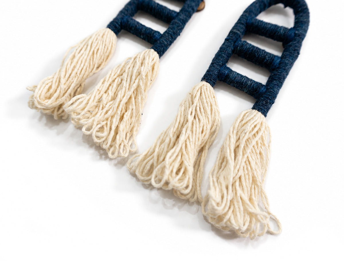 Aretes e 3 líneas, aretes de flecos, aretes teñidos naturalmente.