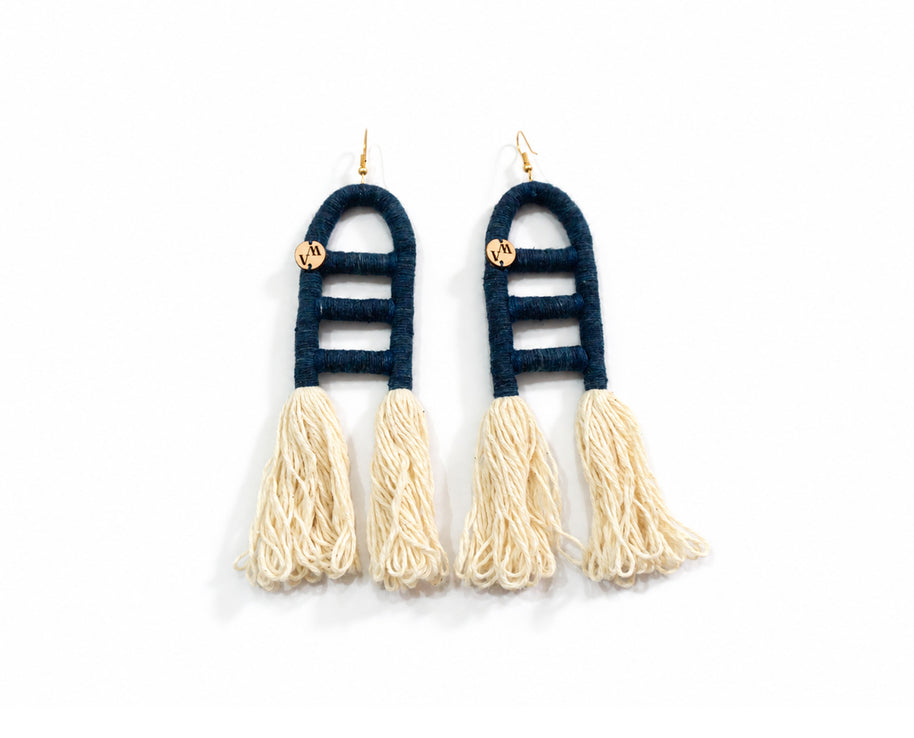 Aretes e 3 líneas, aretes de flecos, aretes teñidos naturalmente.