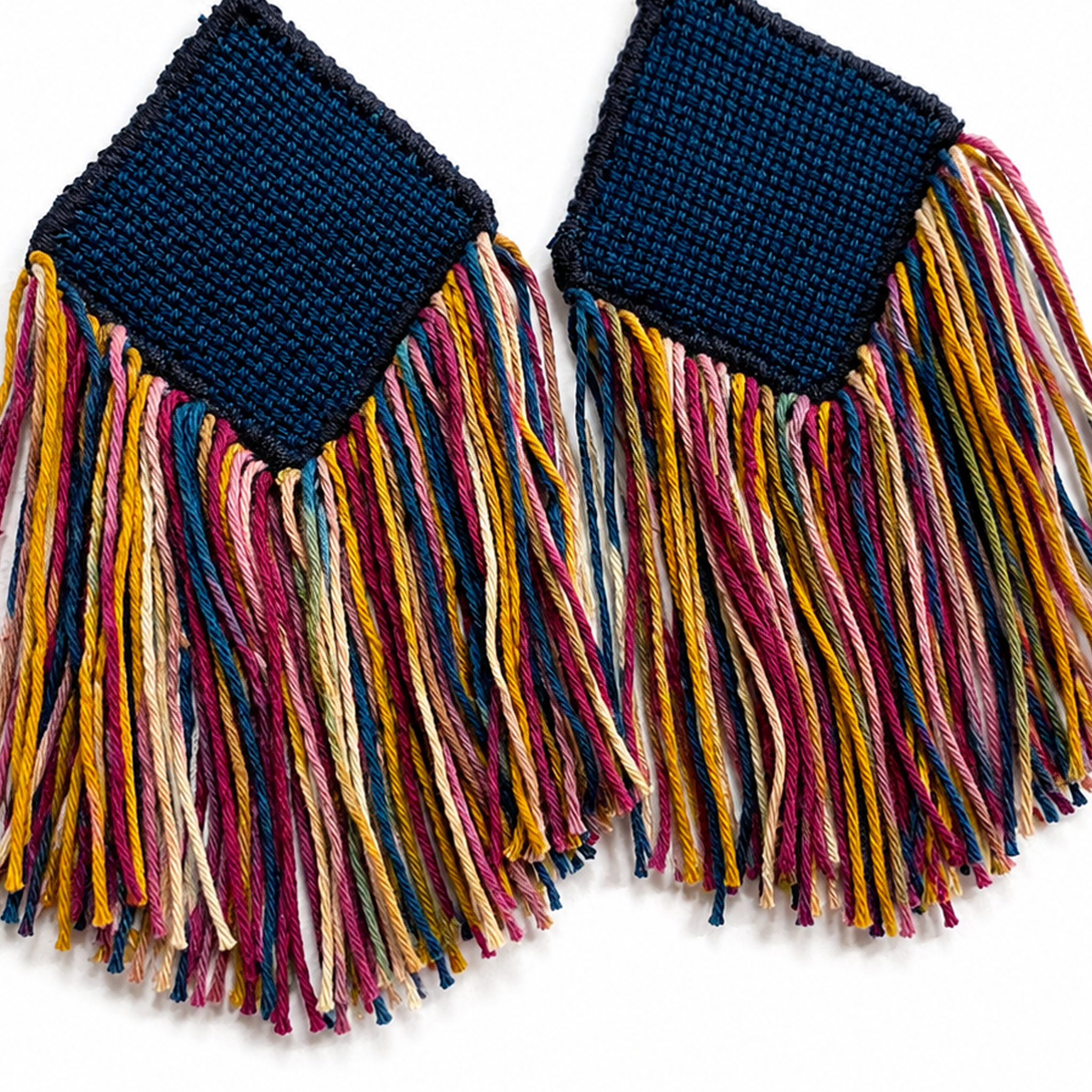 Aretes rombo azul fleco multicolor, Teñido natural, Joyería textil