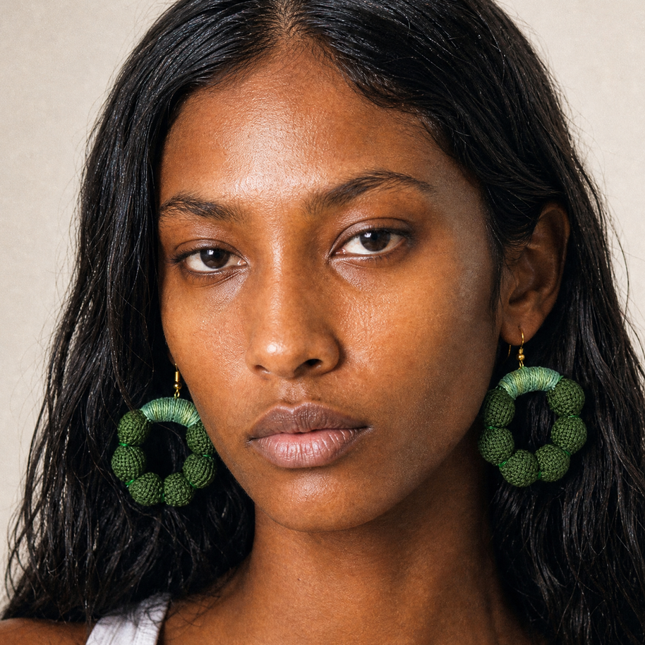 Aretes La Santa, Verde olivo, Teñido Natural, Aretes de bolas
