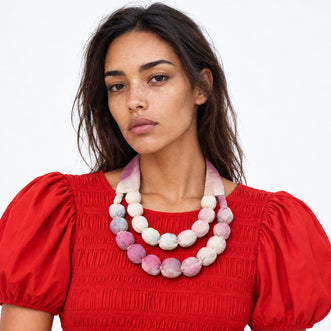 Collar Silvina doble, teñido cochinilla espontáneo, teñido con añil