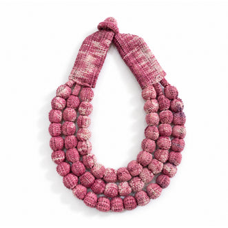 Collar SILVINA triple – Esferas de madera forradas con tejido de telar de pedal teñido con tintes naturales - Cochinilla
