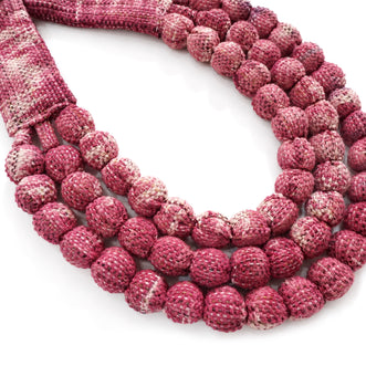 Collar SILVINA triple – Esferas de madera forradas con tejido de telar de pedal teñido con tintes naturales - Cochinilla