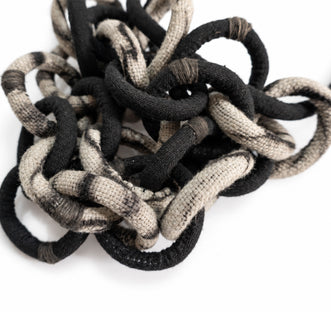 Collar ¿Por qué soñamos? , Textil teñido naturalmente, Teñido con huizache