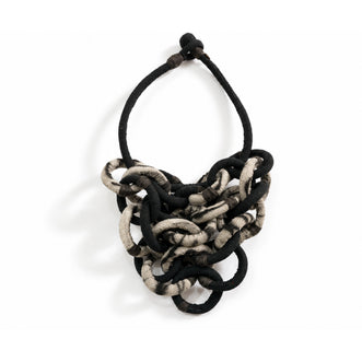 Collar ¿Por qué soñamos? , Textil teñido naturalmente, Teñido con huizache