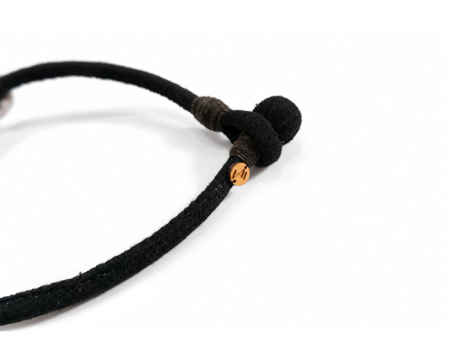 Collar ¿Por qué soñamos? , Textil teñido naturalmente, Teñido con huizache
