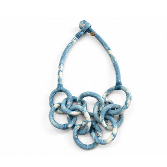 Collar de Aros - Algodón teñido con añil - Joyería escultórica