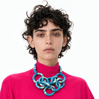 Collar de Aros - Algodón teñido con añil - Joyería escultórica
