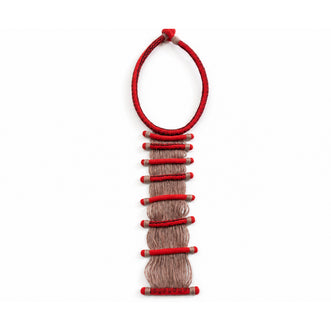 Collar En lo que te has convertido. Tela roja mitla, hilos teñidos naturalmente.