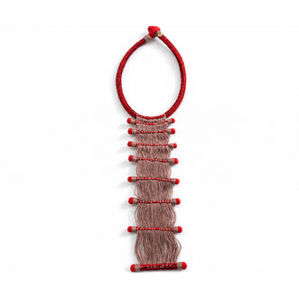 Collar En lo que te has convertido. Tela roja mitla, hilos teñidos naturalmente.