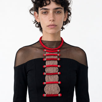 Collar En lo que te has convertido. Tela roja mitla, hilos teñidos naturalmente.