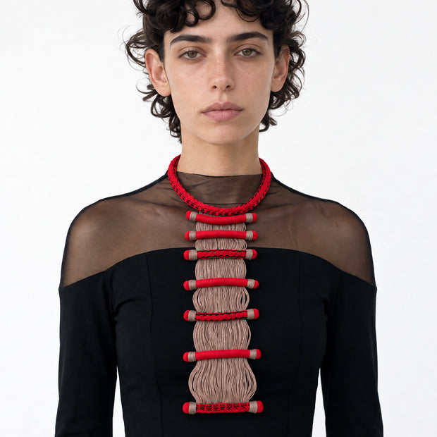 Collar En lo que te has convertido. Tela roja mitla, hilos teñidos naturalmente.
