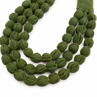 Collar Silvina Triple Verde . Teñido Natural. Collar de bolas.