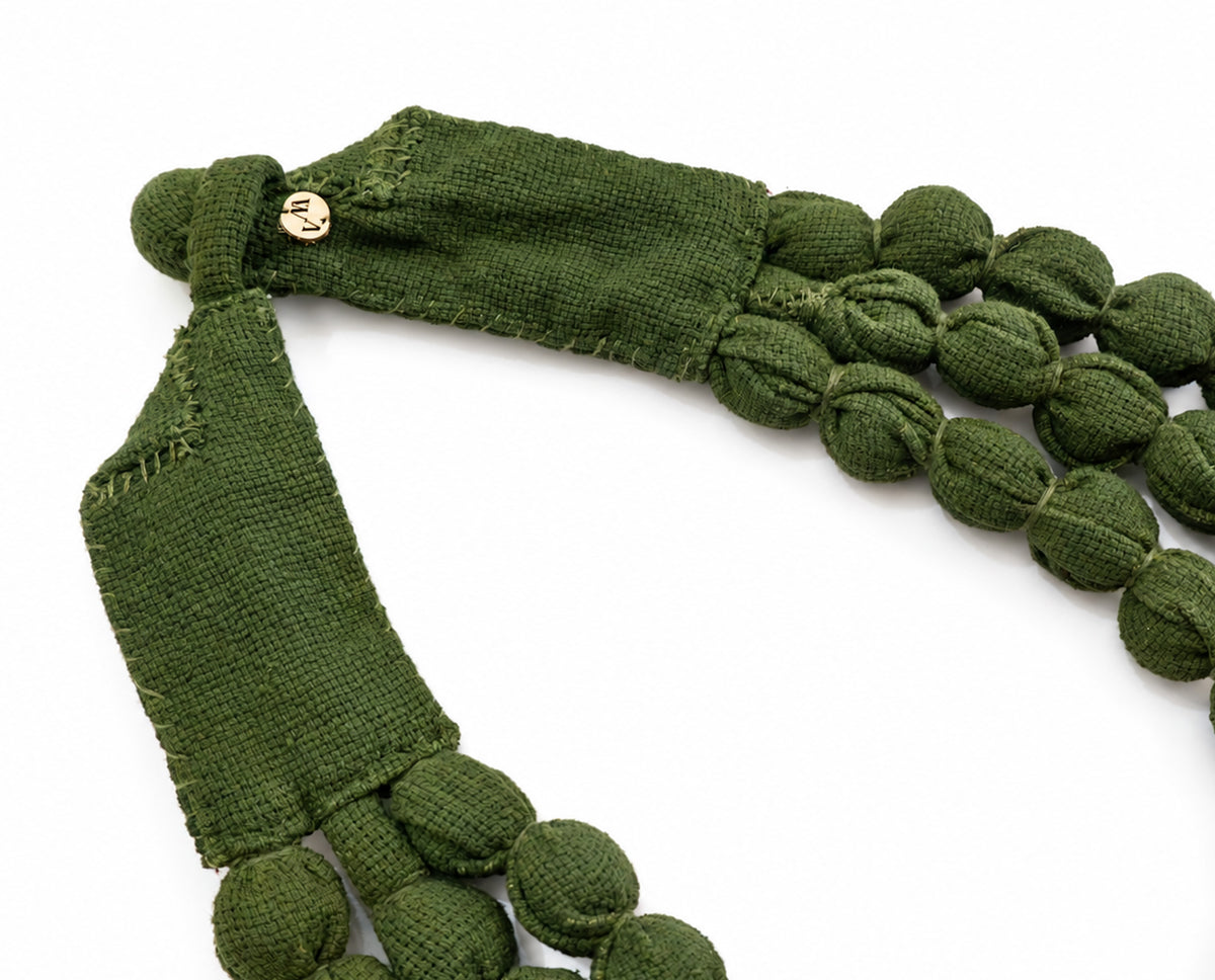 Collar Silvina Triple Verde . Teñido Natural. Collar de bolas.