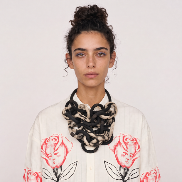 Collar ¿Por qué soñamos? , Textil teñido naturalmente, Teñido con huizache